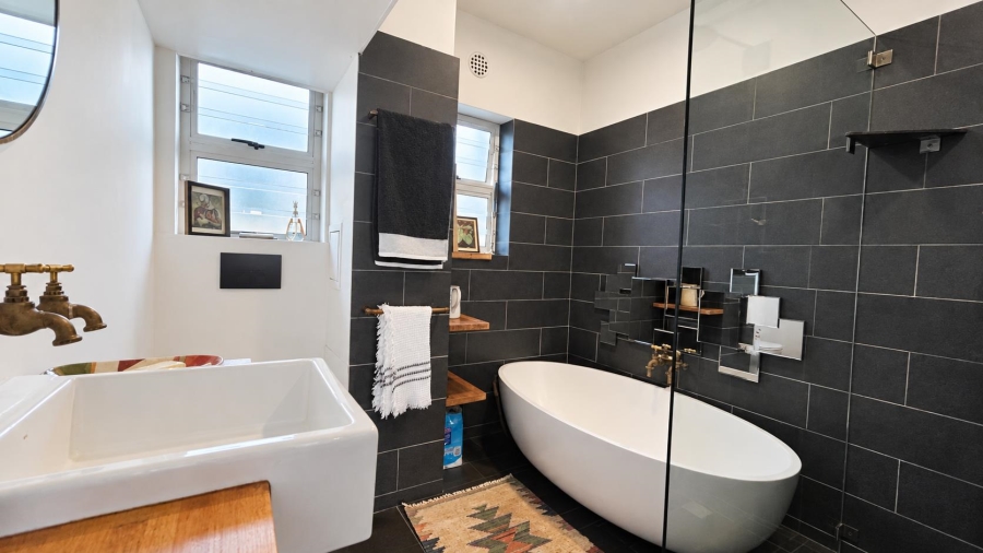 2 Bedroom Property for Sale in Green Point Western Cape